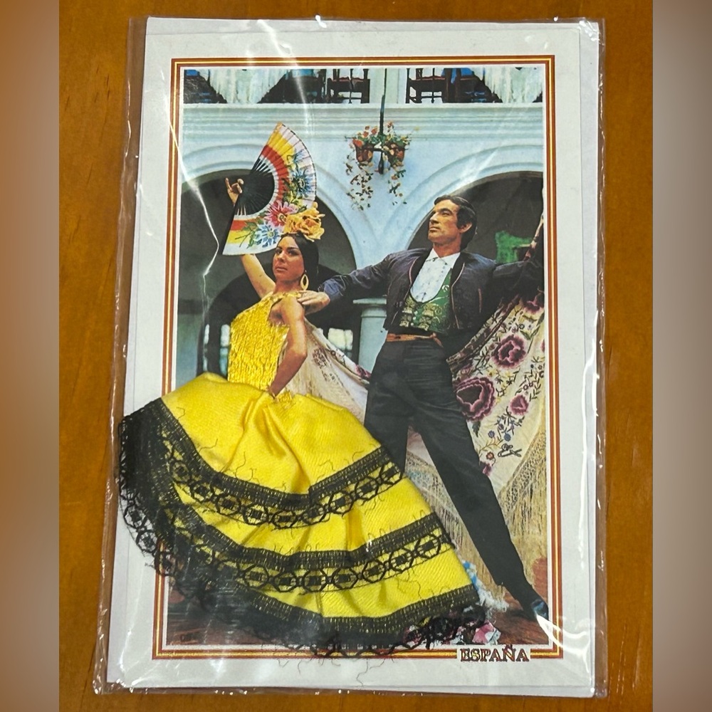 Espana Vintage 3D Flamenco Dancers Card 4” X 6” Yellow Dress Fan
